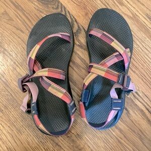 GUC Chaco sandals Women’s size 9 purple, yellow